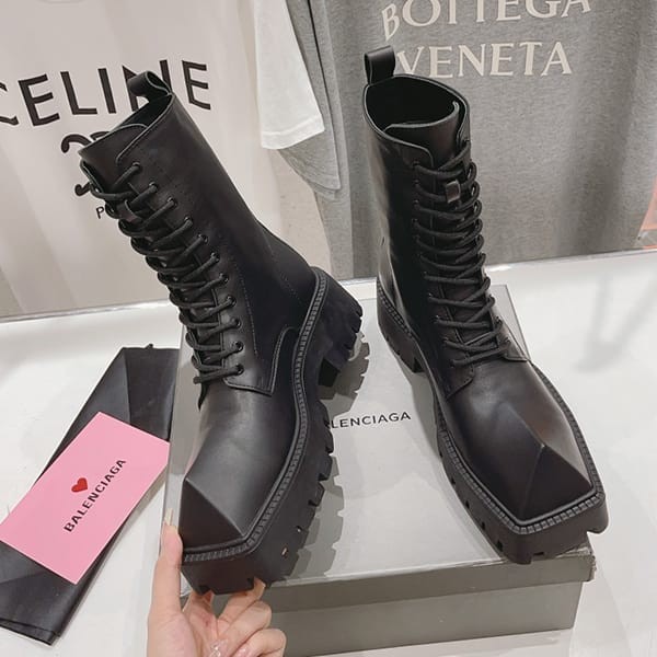 Eye-catching color Balenciaga Reno 20MM Boots Replica Lace-up Calfskin 712638WBB501000