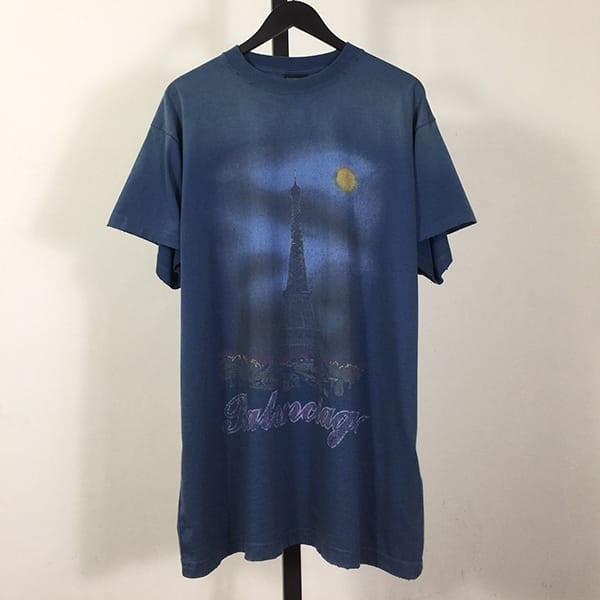 Love at first sight? Fake Balenciaga PARIS MOON oversized T-shirt 739028TQVO14530