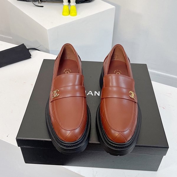 Love at first sight? High quality??? Chanel CC logo loafers replica sht33403