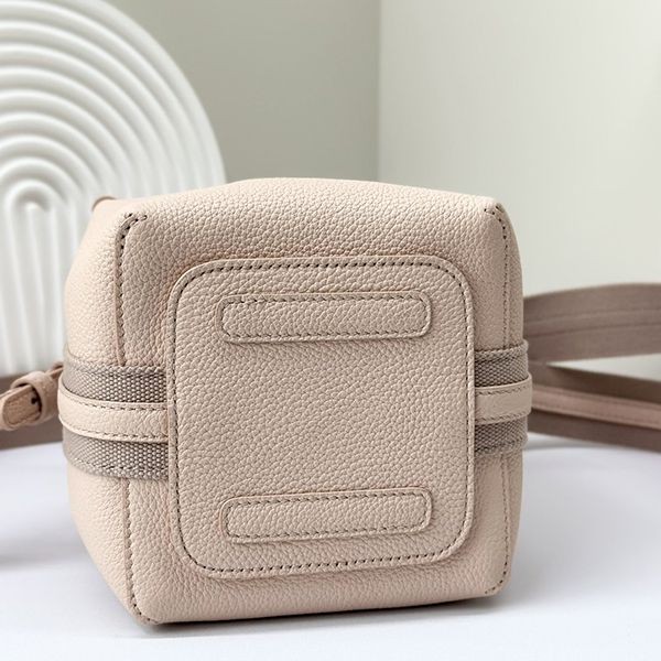 Stylish? Loro Piana Micro Vail Replica Leather Handbag roy97709