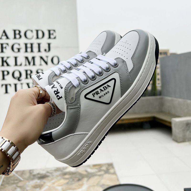 Extremely rare! Prada logo leather sneakers replica pug88364