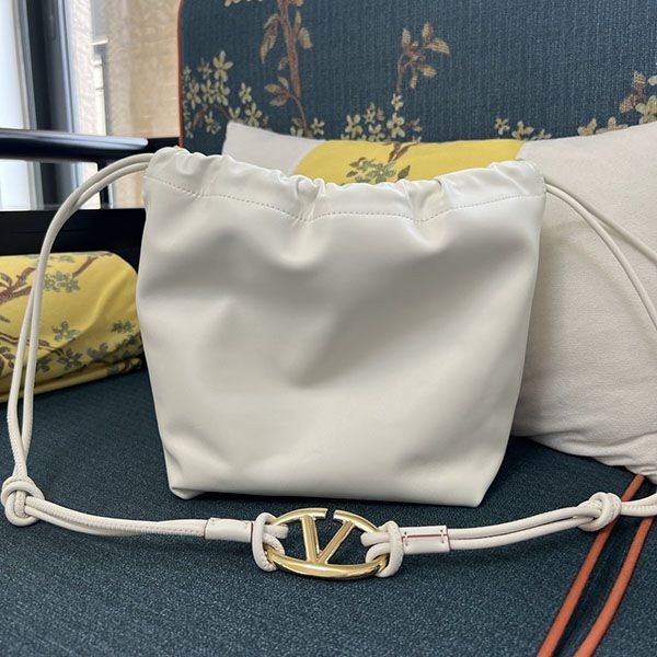 Hard to find Valentino V logo pouf bucket bag replica Vuq96724 Hard to find Valentino V logo pouf bucket bag replica Vuq96724