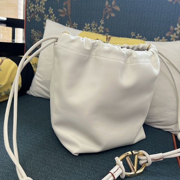 Hard to find Valentino V logo pouf bucket bag replica Vuq96724