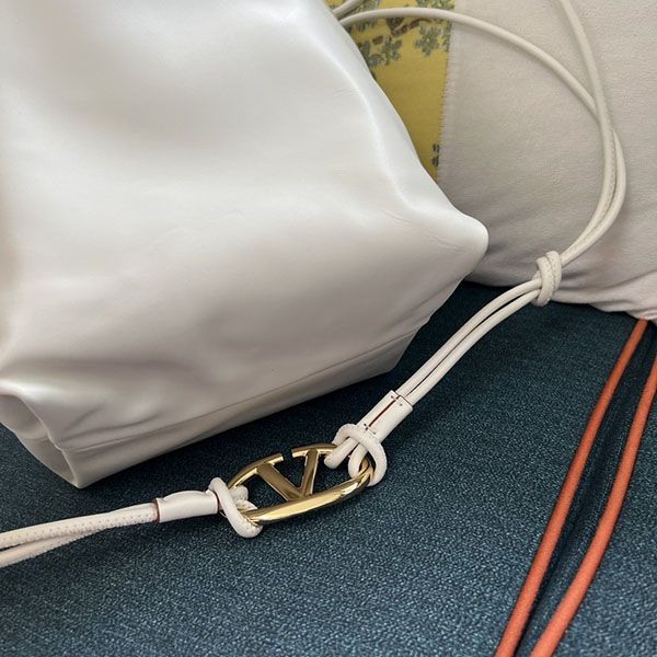 Hard to find Valentino V logo pouf bucket bag replica Vuq96724