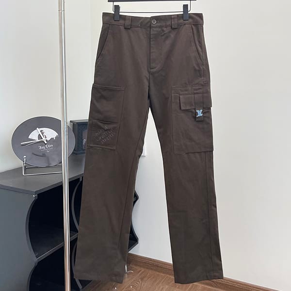 Louis Vuitton Replica Signature Cotton Cargo Pants 1AFPSW, loved by many celebrities