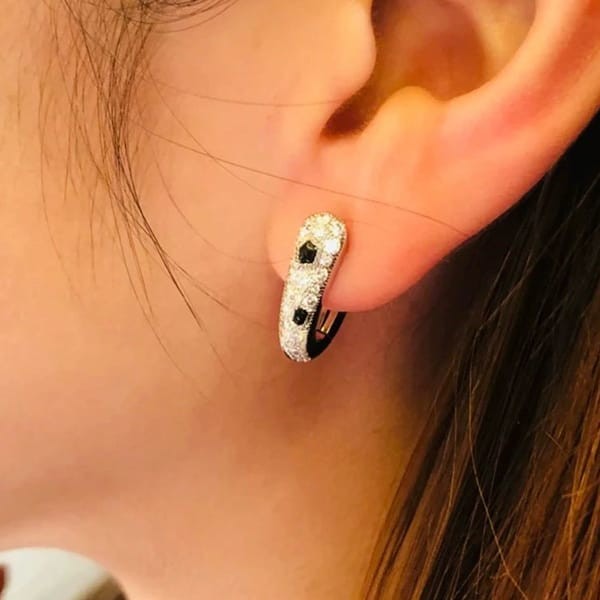 Very popular all over the world? Cartier Panthere de Earrings Replica N8515155