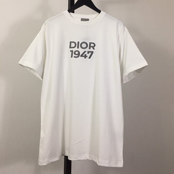Recommended Dior T-shirt 1947 Signature Replica 413J696F 0554C580 Recommended Dior T-shirt 1947 Signature Replica 413J696F 0554C580