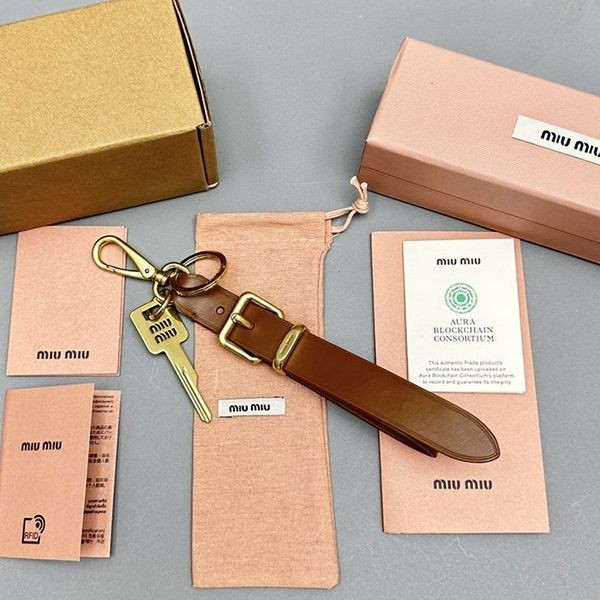 ☆Super popular☆Perfect gift? Miu Miu/Leather keychain replica 5TT176