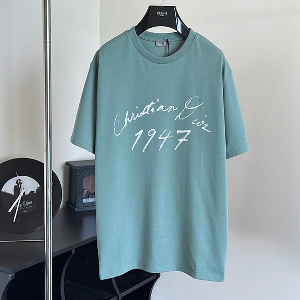 Boutique Dior handwritten 1947 logo t-shirt replica dev52471 Boutique Dior handwritten 1947 logo t-shirt replica dev52471