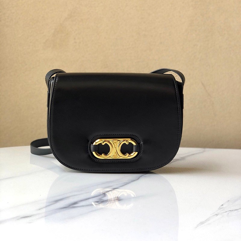 No customs duties Celine handbag replica Medium Maillon Triomphe bag in calfskin Cer81157 No customs duties Celine handbag replica Medium Maillon Triomphe bag in calfskin Cer81157