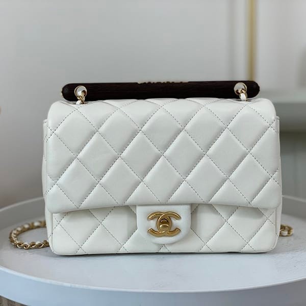 No. 1 in total sales! Replica Chanel Ball Chain Matelasse Mini Flap Bag sht09672 No. 1 in total sales! Replica Chanel Ball Chain Matelasse Mini Flap Bag sht09672