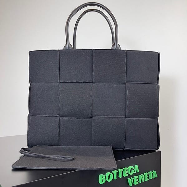 Many celebrities love this fake Bottega Veneta Large Arco Tote Bag in Canvas boh76836 Many celebrities love this fake Bottega Veneta Large Arco Tote Bag in Canvas boh76836