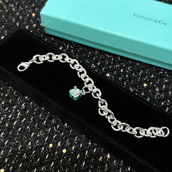 Tiffany Blue Box Bracelet Replica Gift Box Tix58892