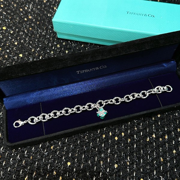 Tiffany Blue Box Bracelet Replica Gift Box Tix58892