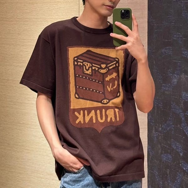 Lowest price challengeLouis Vuitton trunk motif short sleeve T-shirt 1AFIWU Lowest price challengeLouis Vuitton trunk motif short sleeve T-shirt 1AFIWU