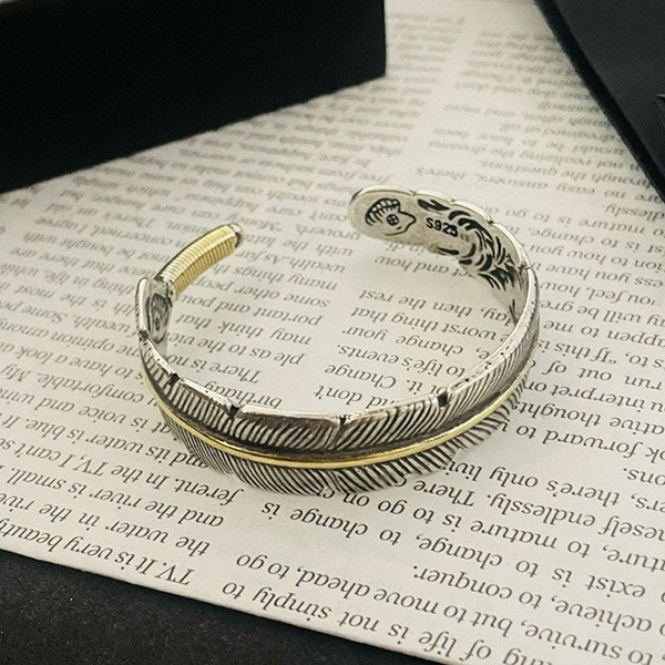 Goro's Replica Feather Silver Bangle Bracelet goo91162