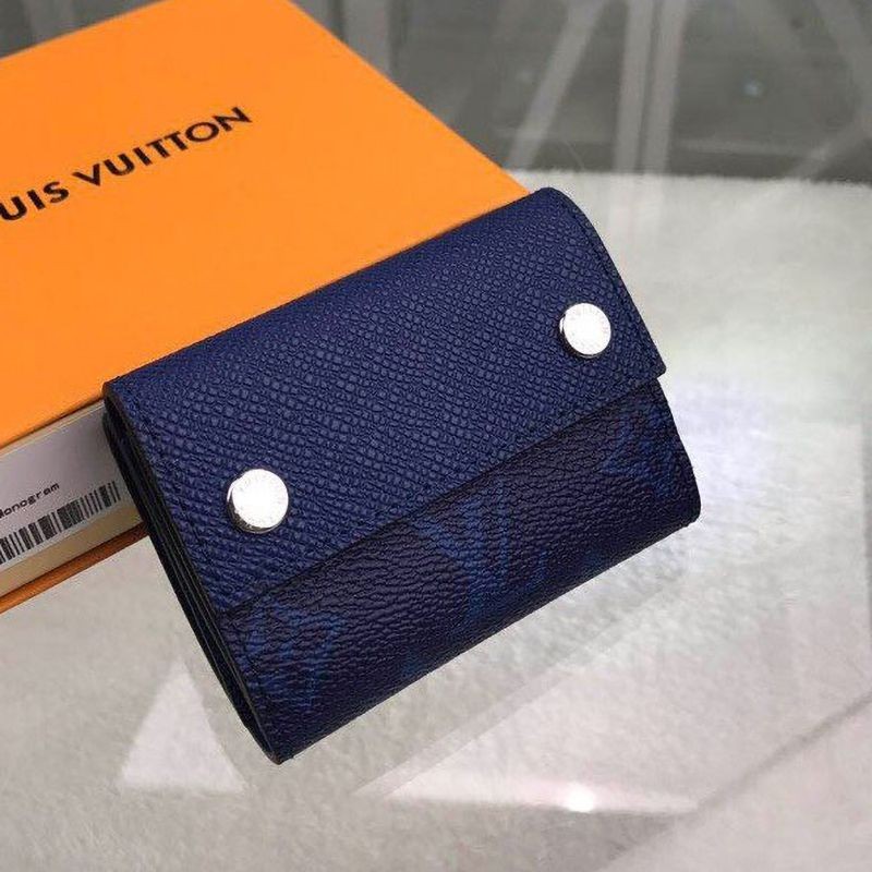 Battle for Louis Vuitton Compact Discovery Wallet Replica vuh47481 Battle for Louis Vuitton Compact Discovery Wallet Replica vuh47481