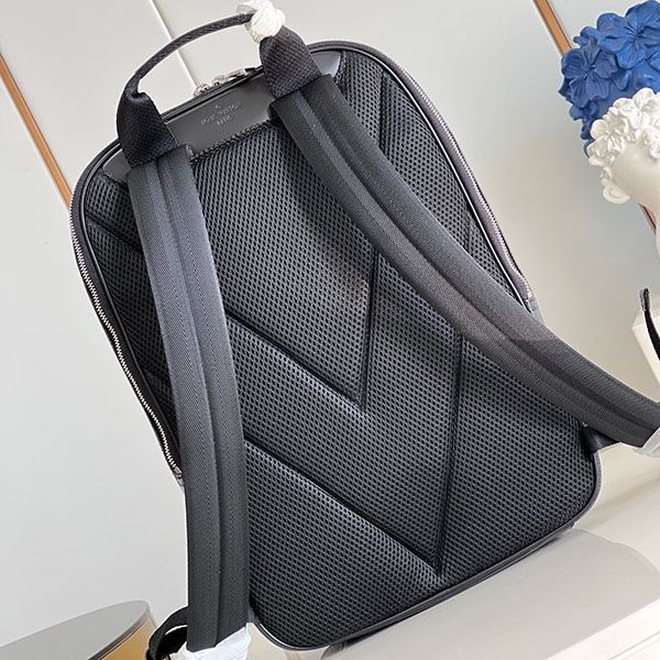 Hard to finLouis Vuitton men's backpack replica Michael Damier N58024