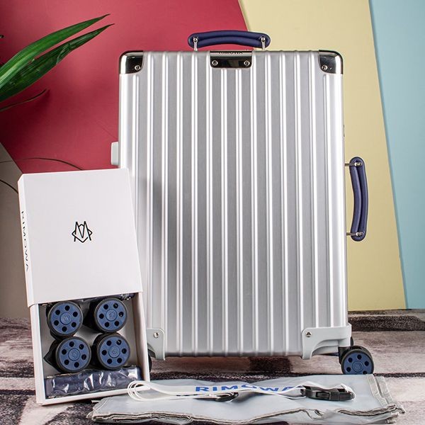 Stylish? [Rimowa] Classic "Cabin" Suitcase Replica ria11090
