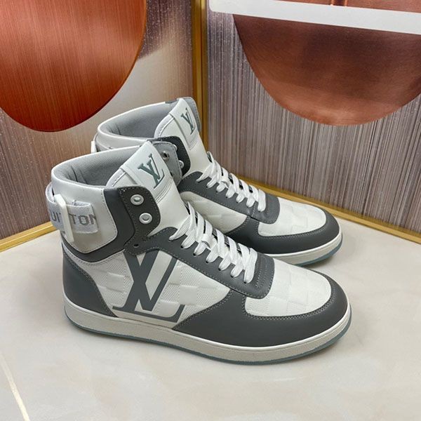 Competition for Louis Vuitton Monogram Sneakers Replica vuk56110