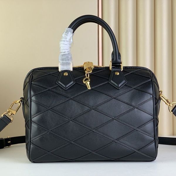Love at first sight? FakeLouis Vuitton Speedy 25 quilted leather bag M24206