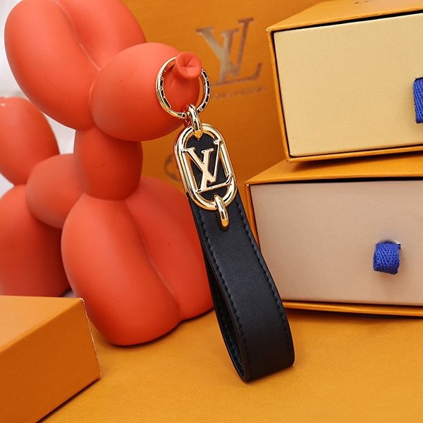 Want it? Super limited edition? Louis Vuitton LV Link keychain replica M00826