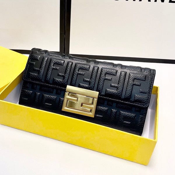 Battle for Fendi Baguette Continental Wallet Replica fei04019 Battle for Fendi Baguette Continental Wallet Replica fei04019