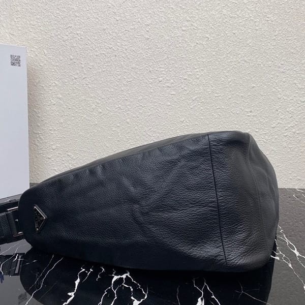 Easy to use Prada Triangle Leather Shoulder Bag Replica puc08206
