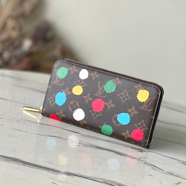 Louis Vuitton★Popular collaboration LV x YK Zippy Wallet Replica Long Wallet M81864 Louis Vuitton★Popular collaboration LV x YK Zippy Wallet Replica Long Wallet M81864