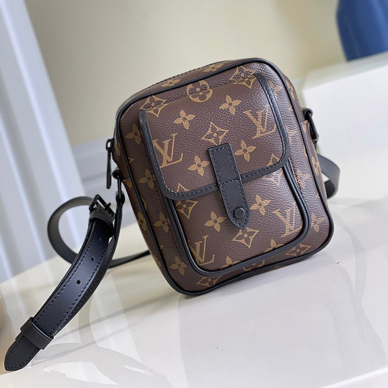 [Very Popular] Louis Vuitton Shoulder Bag Replica Christopher Wearable Wallet M69404