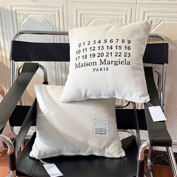 Maison Margiela Cushion Replica Mav95479 Maison Margiela Cushion Replica Mav95479