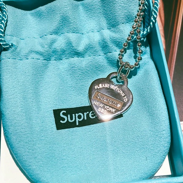 Sure to sell out! Supreme/Tiffany collaboration Return to Tiffany 3-piece set of earrings, bracelet, and necklace Tie54720
