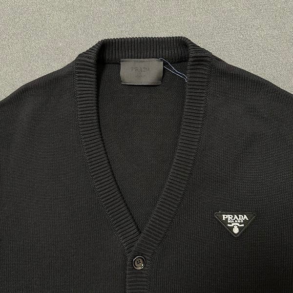 Super cheap price! Prada logo wool cardigan knit V-neck fake puq43640