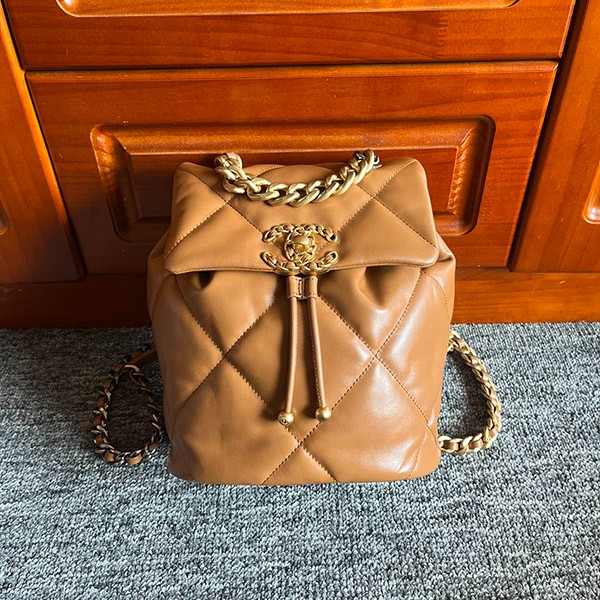 [Can you fit all your essentials?] Replica Chanel 19 Backpack sha50514