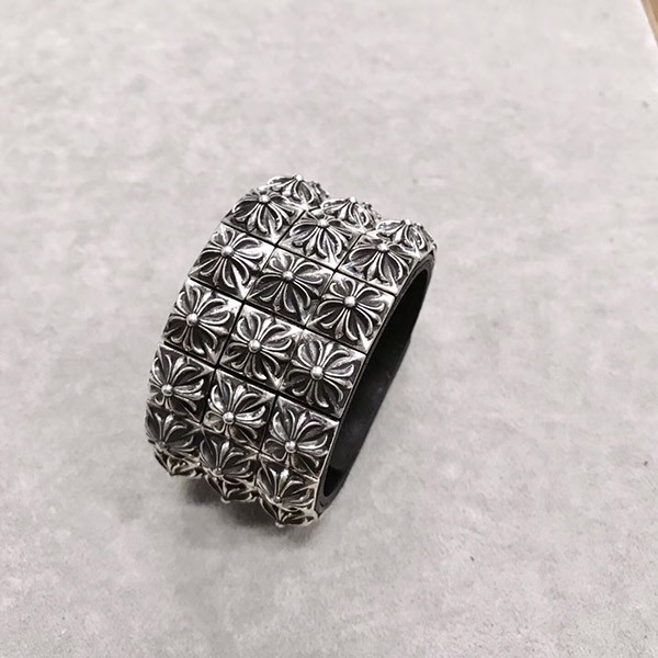 CHROME HEARTS Replica Pyramid Triple Row Bracelet Kul40832
