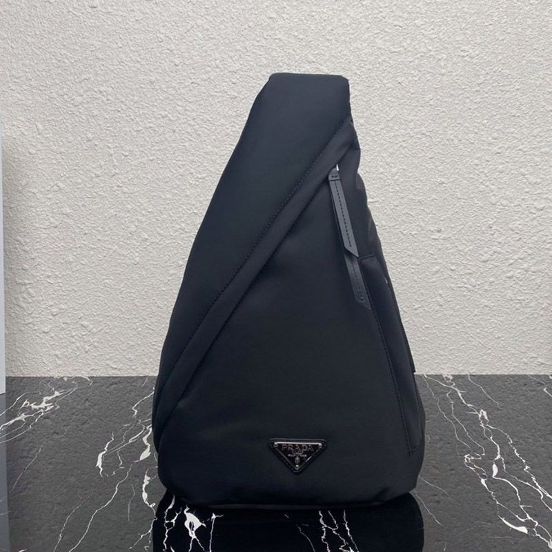 ☆Super popular☆Prada new item [Nylon Saffiano waist bag] puc94331