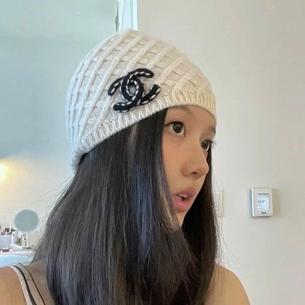 Best price challenge: fake Chanel knit hat with simple logo shj07044