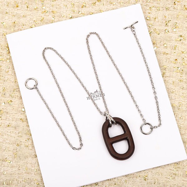 Hermes Men's Defille Chaine d'Ancre Replica Pendant H077349FP01 Hermes Men's Defille Chaine d'Ancre Replica Pendant H077349FP01