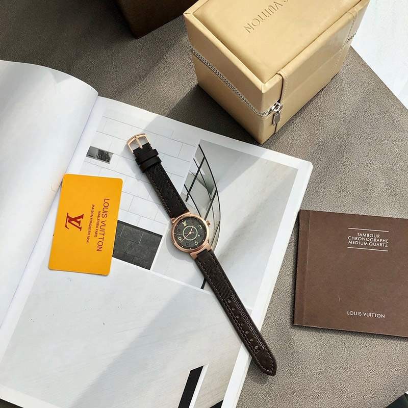 Hard to find! Louis Vuitton watch Tambour Street Diver 36mm vum29771 Hard to find! Louis Vuitton watch Tambour Street Diver 36mm vum29771