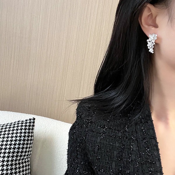 Replica Graff Wildflower Diamond Ear Climber Earrings guc49775