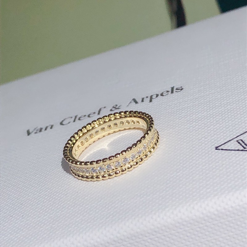 Van Cleef & Arpels Ester Eternity Ring VCARN57O00, popular worldwide