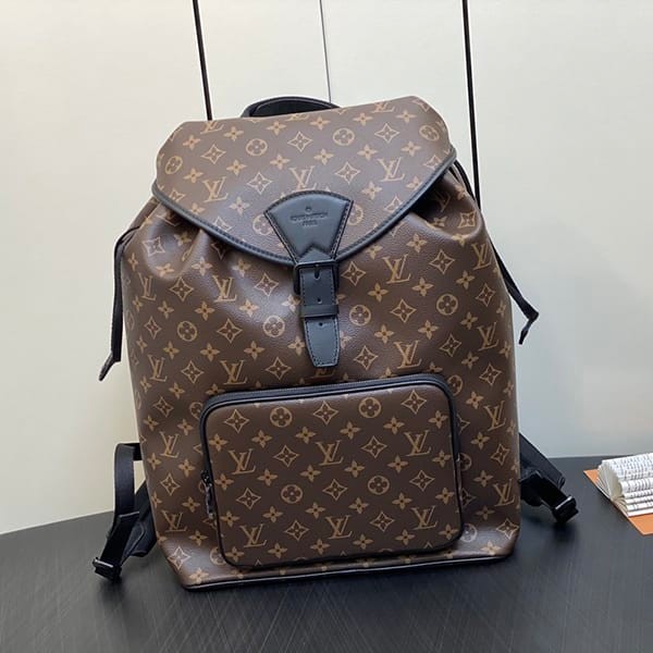 Love at first sight? Louis Vuitton Montsouris Backpack Replica vuk80173
