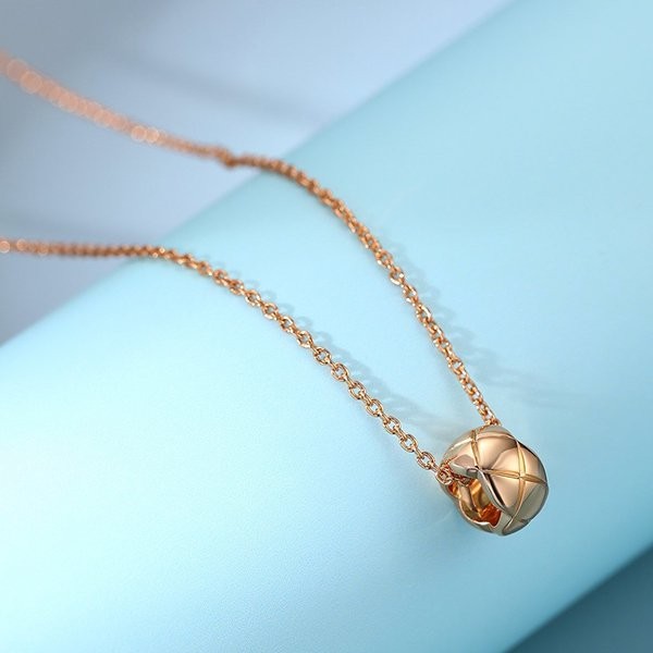 Simple and elegant? Chanel Coco Crush fake necklace shq13286