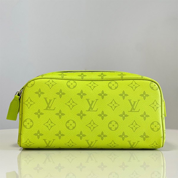 The hot topic! Louis Vuitton Dopp Kit Pouch Bag Replica M10144