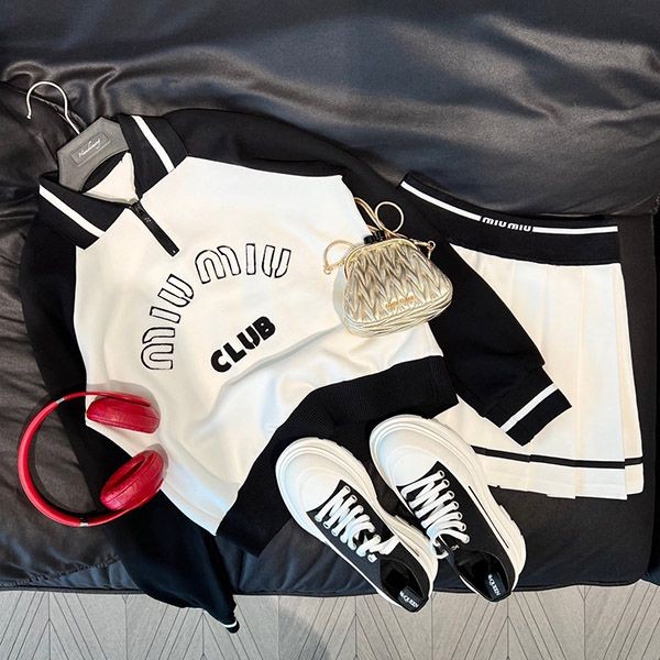 Immediate delivery Miu Miu embroidered cotton sweatshirt myl77936