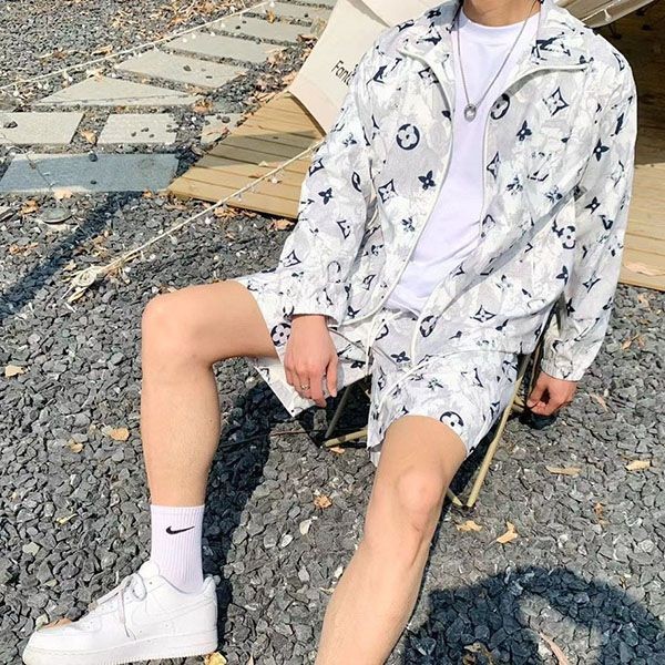 A nice Louis Vuitton Monogram jacket replica top and bottom set vuc12455