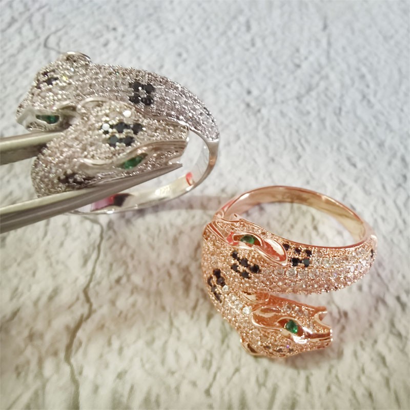 Battle for the Panthere de Cartier Ring Replica in 2 Colors kaa26655