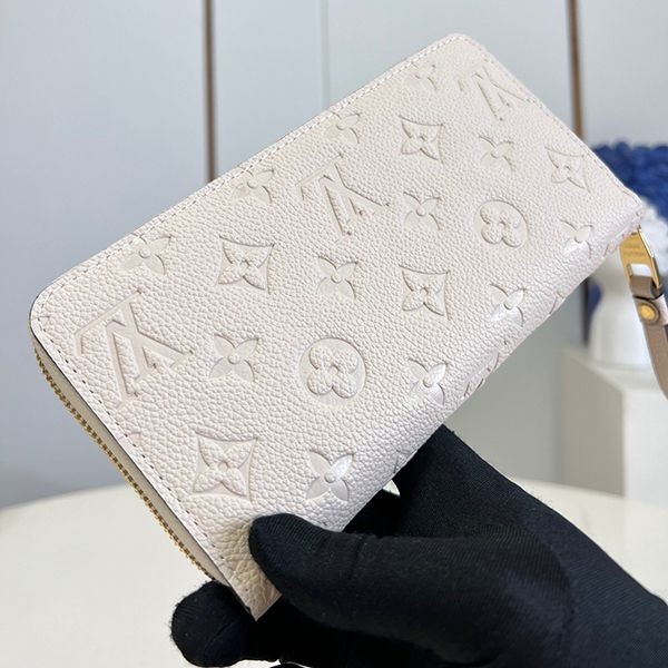 The latest and most fashionable Louis Vuitton Zippy Wallet replica long wallet M82212