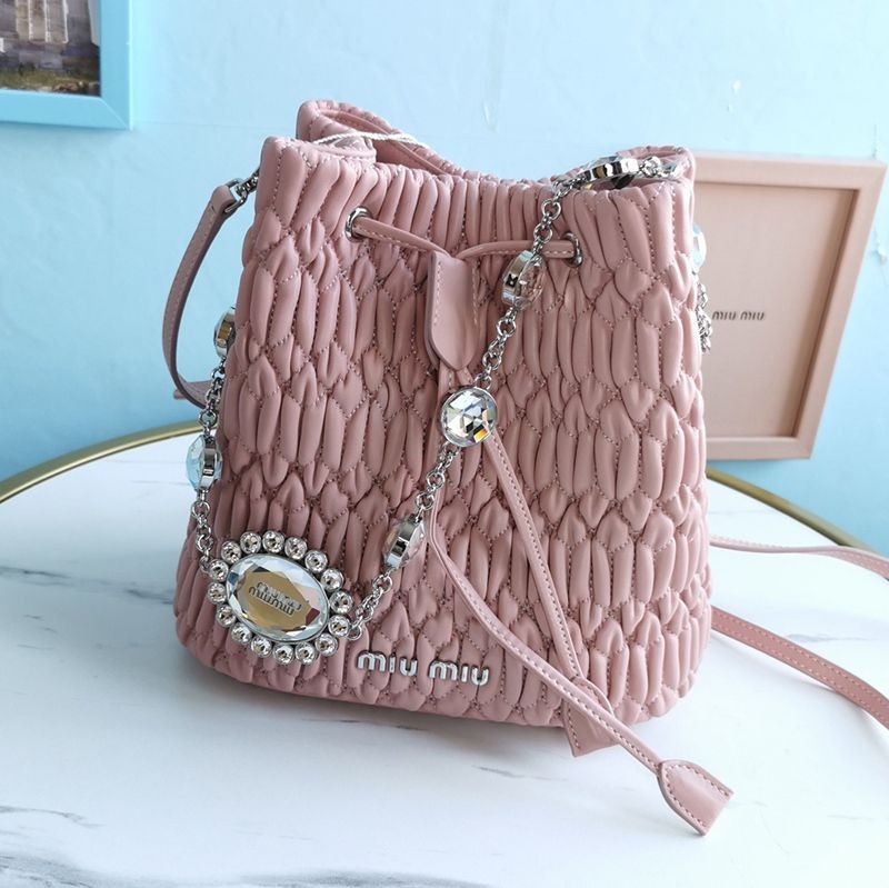 Very popular!! New color Miu Miu crystal chain copy ☆ Quilted bucket bag myi42846 Very popular!! New color Miu Miu crystal chain copy ☆ Quilted bucket bag myi42846