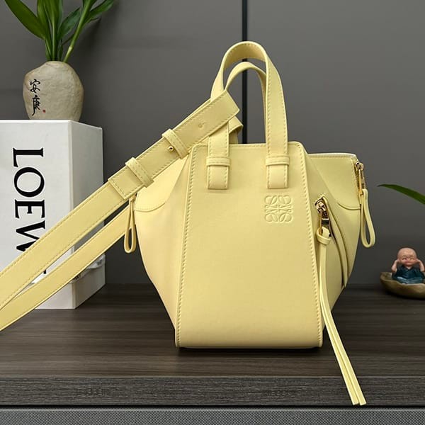 Perfect as a gift: Loewe Hammock replica drawstring shoulder bag lof03482 Perfect as a gift: Loewe Hammock replica drawstring shoulder bag lof03482